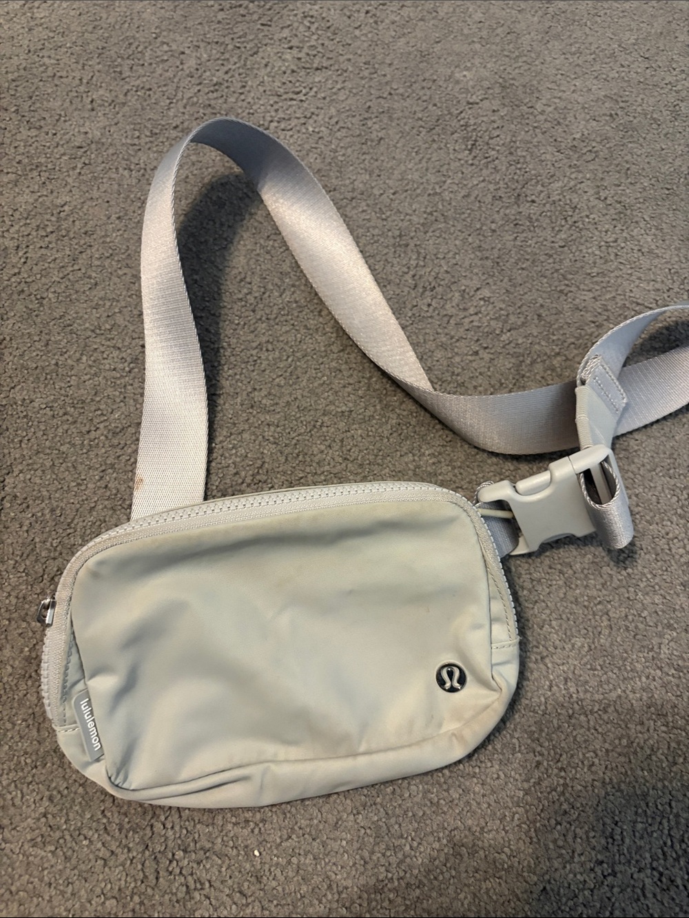 lululemon athletica Waist Bag in Light Gray
